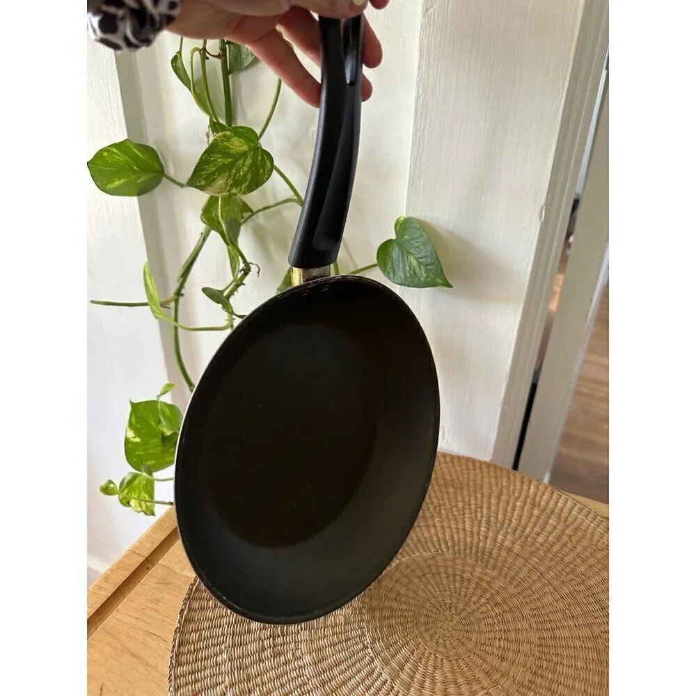 Black Kitchen cooking pan